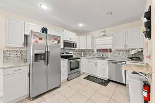 6625 Mauna Loa Blvd, Sarasota, FL 34241 - Photo 19