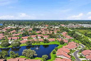3981 Wilshire Cir E, Sarasota, FL 34238 - Photo 43