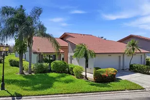 3981 Wilshire Cir E, Sarasota, FL 34238 - Photo 1