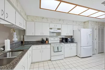 3981 Wilshire Circle E #195, Sarasota, FL 34238 - Photo 15