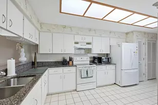 3981 Wilshire Cir E, Sarasota, FL 34238 - Photo 15