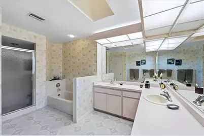 3981 Wilshire Circle E #195, Sarasota, FL 34238 - Photo 25