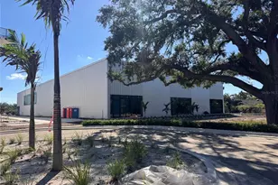 2170 Robinhood St, Sarasota, FL 34231 - Photo 3