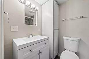 7169 E Bank Dr, Tampa, FL 33617 - Photo 15