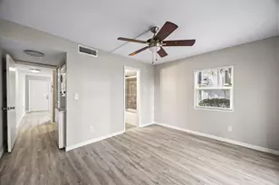 7169 E Bank Dr, Tampa, FL 33617 - Photo 3