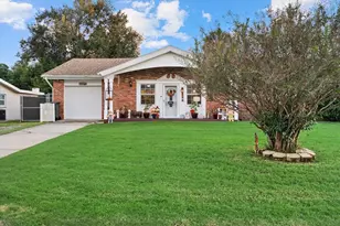 2212 Clark Ave, Bradenton, FL 34207 - Photo 1