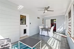 210 Briggs Ct, Sarasota, FL 34237 - Photo 13
