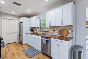 3013 Jennings Dr, Sarasota, FL 34239 - Photo 9