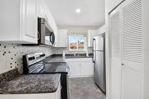 2930 64th St W, Bradenton, FL 34209 - Photo 9