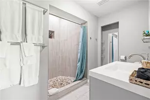 8085 24th Ave N, Saint Petersburg, FL 33710 - Photo 11