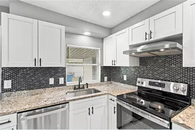 305 Lime Tree Road, Tampa, FL 33619 - Photo 5