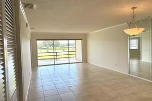 7050 Fairway Bend Ln, Sarasota, FL 34243 - Photo 5