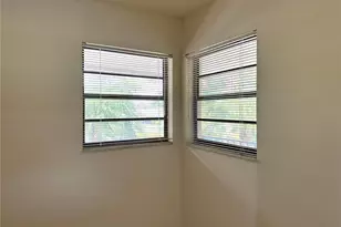 7050 Fairway Bend Ln, Sarasota, FL 34243 - Photo 9