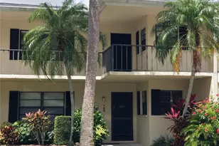 7050 Fairway Bend Ln, Sarasota, FL 34243 - Photo 3