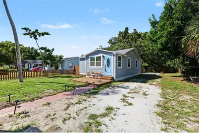 1815 12th Street S, Saint Petersburg, FL 33705 - Photo 3