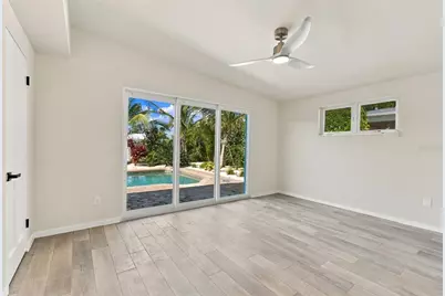 528 Key Royale Drive, Holmes Beach, FL 34217 - Photo 45