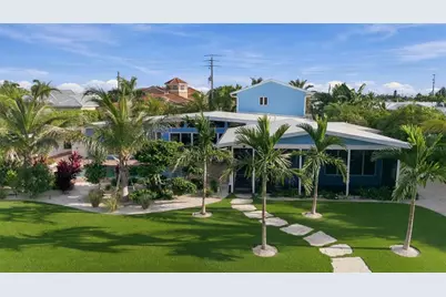 528 Key Royale Drive, Holmes Beach, FL 34217 - Photo 67
