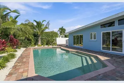 528 Key Royale Drive, Holmes Beach, FL 34217 - Photo 75