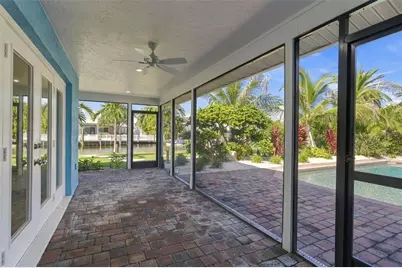 528 Key Royale Drive, Holmes Beach, FL 34217 - Photo 71
