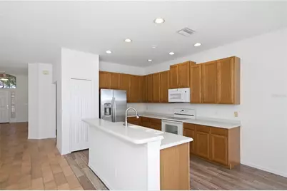 8013 Stirling Falls Circle, Sarasota, FL 34243 - Photo 9