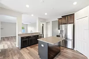 909 Meadow Glade Dr, Ruskin, FL 33570 - Photo 9