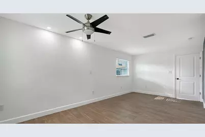 5044 Brookmeade Drive, Sarasota, FL 34232 - Photo 15