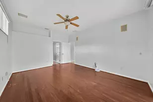 3715 72nd Ave Cir E, Sarasota, FL 34243 - Photo 11