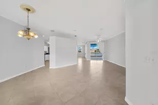 3715 72nd Ave Cir E, Sarasota, FL 34243 - Photo 5