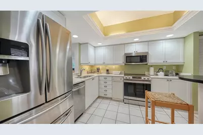 1425 Gulf Of Mexico Drive #D-405, Longboat Key, FL 34228 - Photo 13