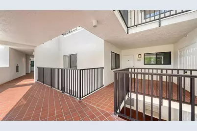 1425 Gulf Of Mexico Drive #D-405, Longboat Key, FL 34228 - Photo 5