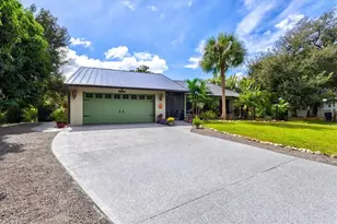 4250 King Richard Ln, Sarasota, FL 34232 - Photo 5