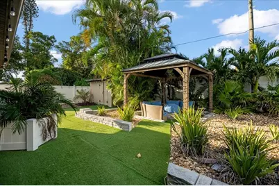 2201 54th Avenue Drive W, Bradenton, FL 34207 - Photo 13