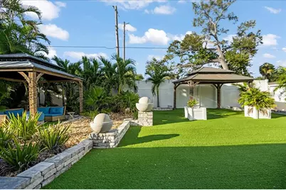 2201 54th Avenue Drive W, Bradenton, FL 34207 - Photo 3