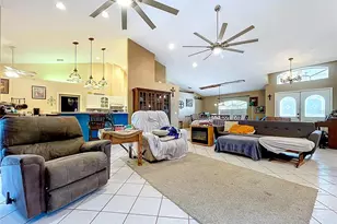 8402 Southwood Pines St, Lithia, FL 33547 - Photo 5