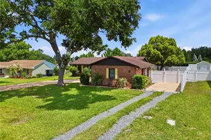 736 Scott Lake Village N, Lakeland, FL 33813 - Photo 5