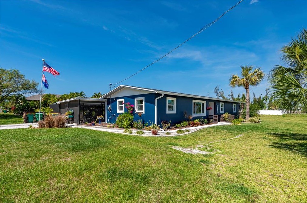 3319 Palm Dr, Punta Gorda FL  33950-3117 exterior