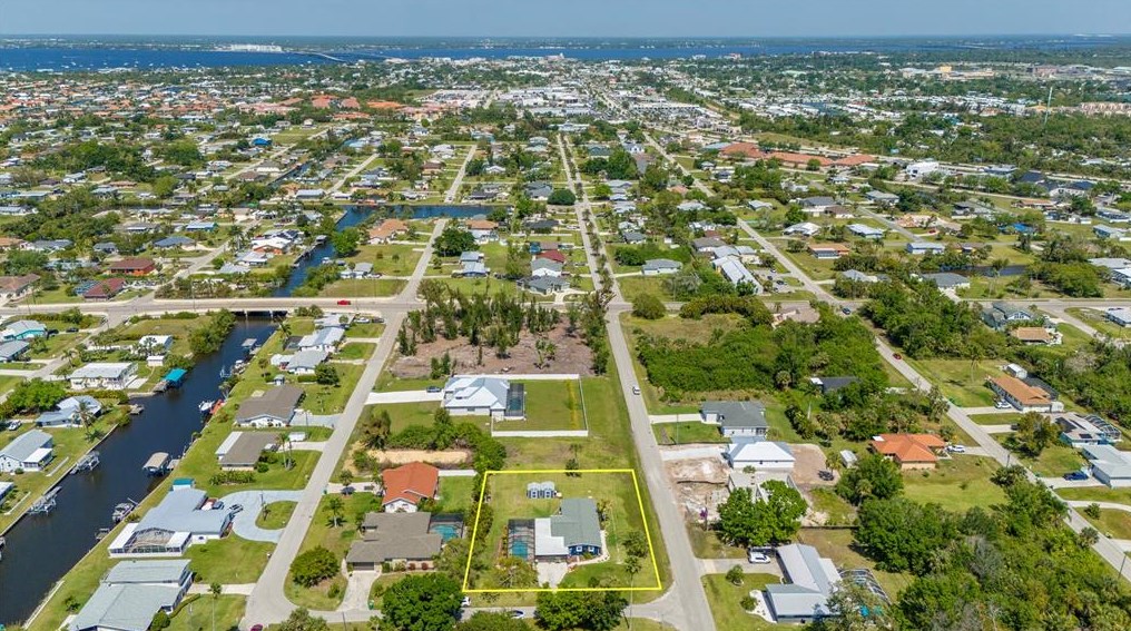 3319 Palm Dr, Punta Gorda FL  33950-3117 exterior