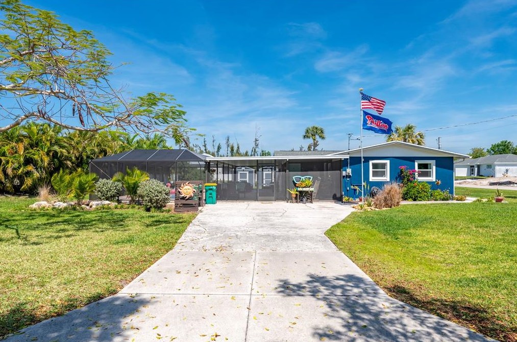 3319 Palm Dr, Punta Gorda FL  33950-3117 exterior