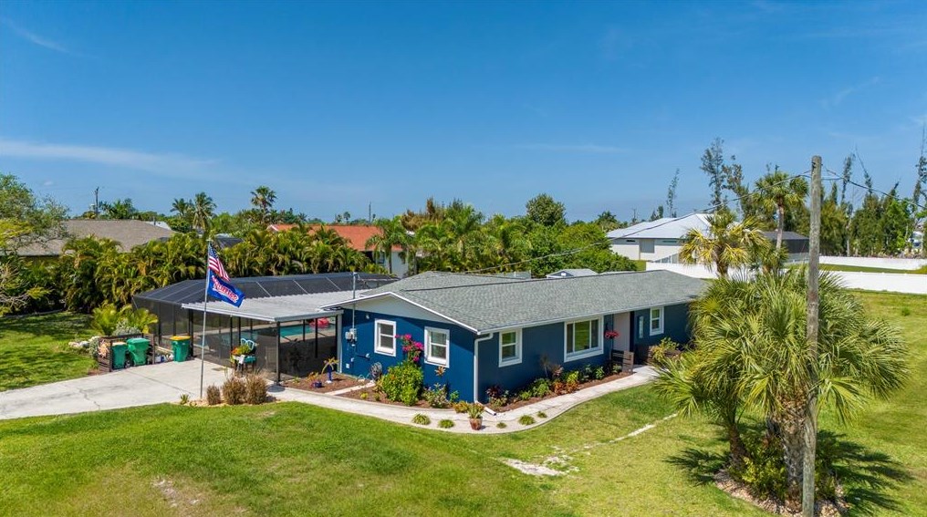 3319 Palm Dr, Punta Gorda FL  33950-3117 exterior