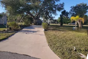 6880 Pleasant Ct, North Port, FL 34287 - Photo 3