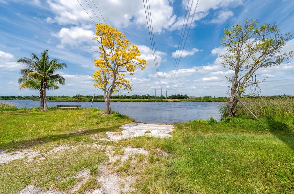 38883 Washington Loop Rd, Punta Gorda FL 33982-9532 exterior