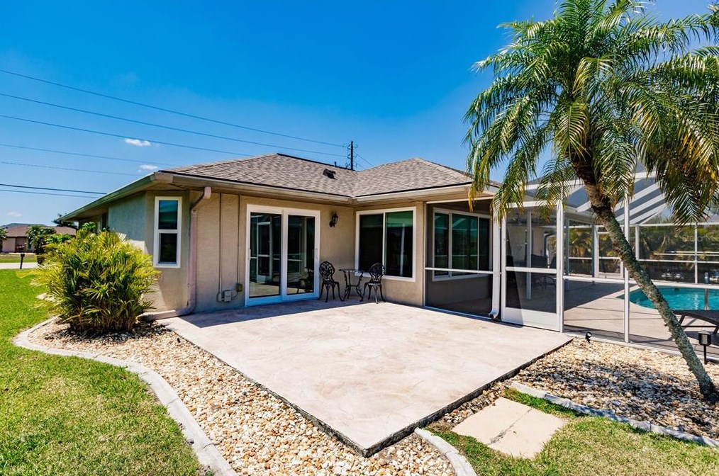 2354 Rio De Janeiro Ave, Punta Gorda FL  33983-8664 exterior