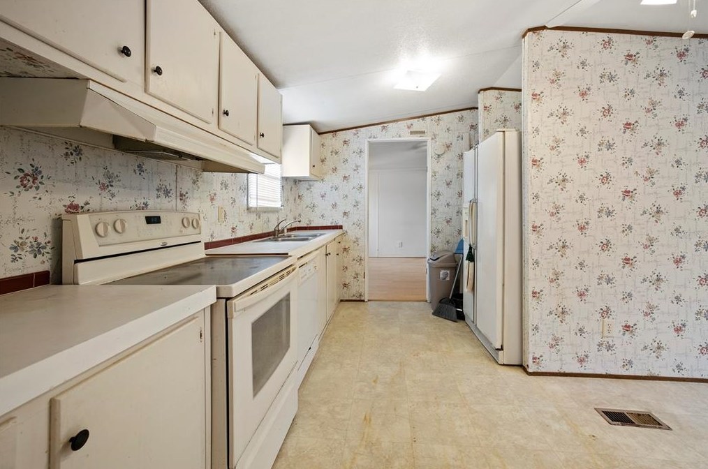 3220 Acline Rd, Punta Gorda FL 33950-8408 exterior