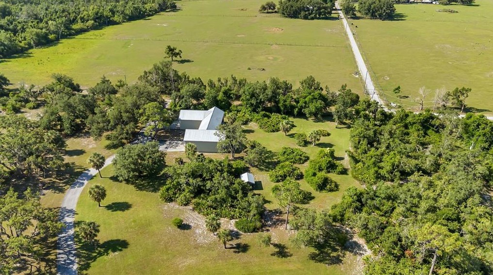 32377 Washington Loop Rd, Punta Gorda FL 33982-9676 exterior