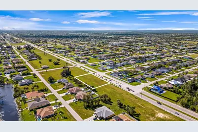 1213 Chiquita Boulevard S, Cape Coral, FL 33991 - Photo 3