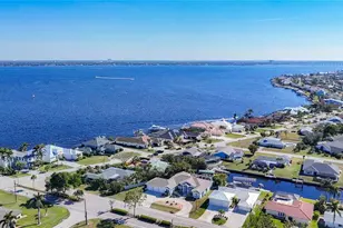 2124 Cornwallis Pkwy, Cape Coral, FL 33904 - Photo 3