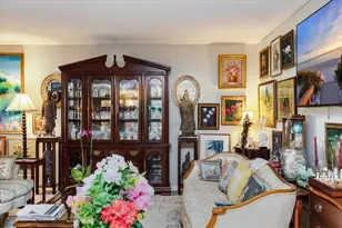 105 Clubhouse Dr, Naples, FL 34105 - Photo 5