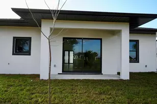 313 NE 9th St, Cape Coral, FL 33909 - Photo 5