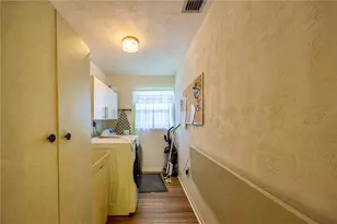 5585 Pendlewood Ln, Fort Myers, FL 33919 - Photo 7