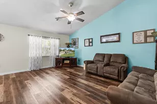 16038 Malden Rd, Weeki Wachee, FL 34614 - Photo 11